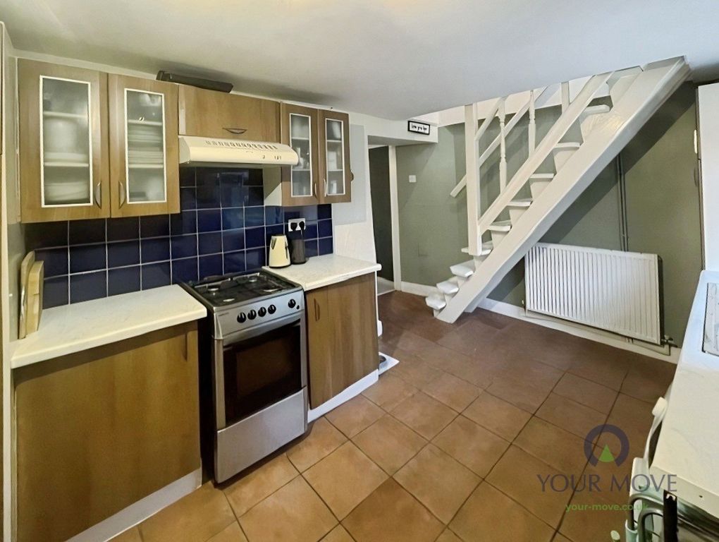 Property photo 3 of 12 Kitchen