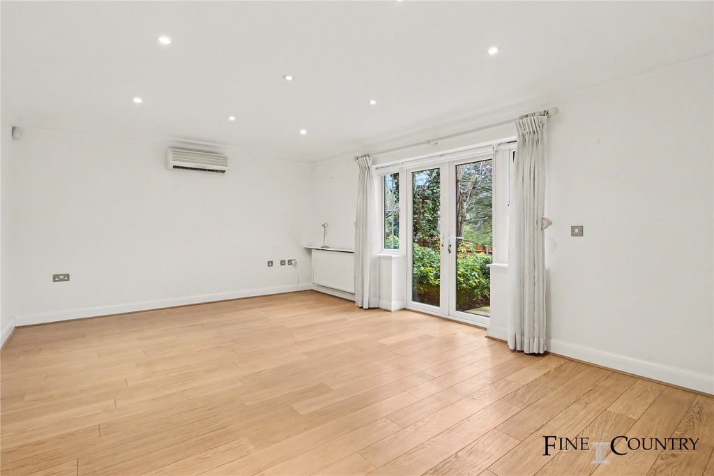 Property photo 2 of 14 Picture No. 11