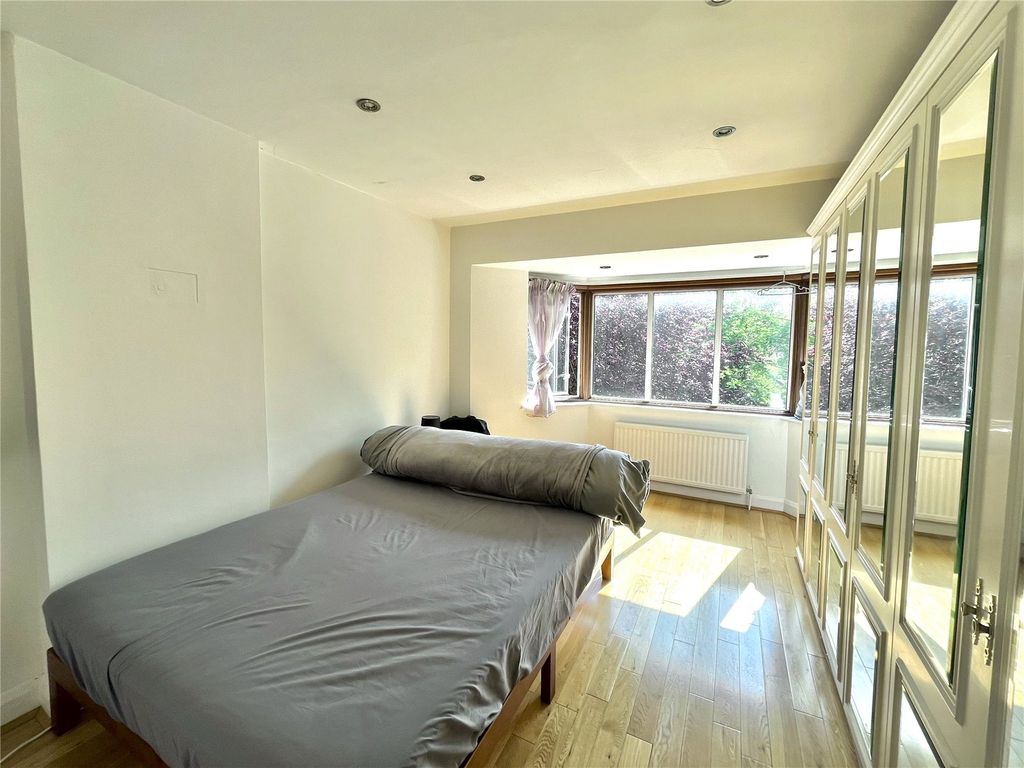 Property photo 3 of 8 Picture No. 16