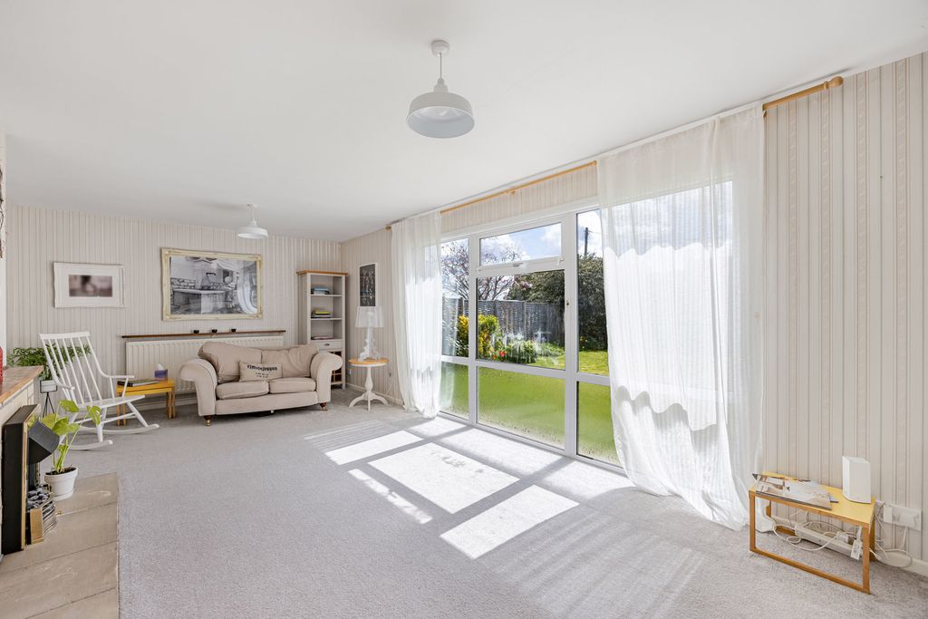 Property photo 3 of 30 Sitting Room