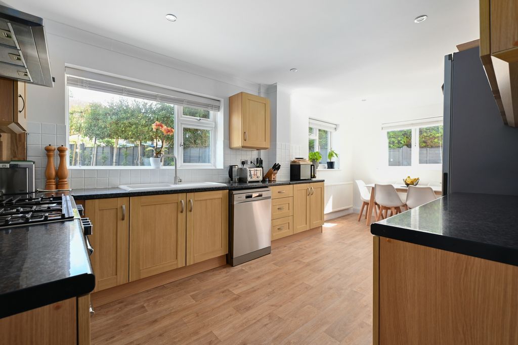 Property photo 3 of 14 1-Bloomsbury-Way (12)