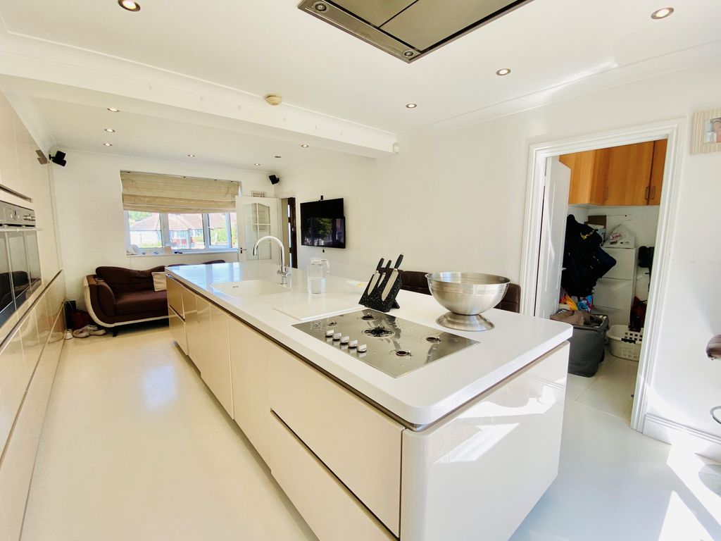 Property photo 2 of 25