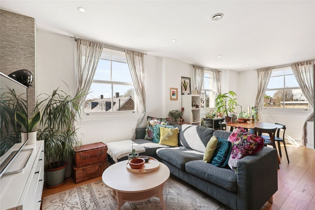 Property photo 2 of 14 Kitchen/Reception