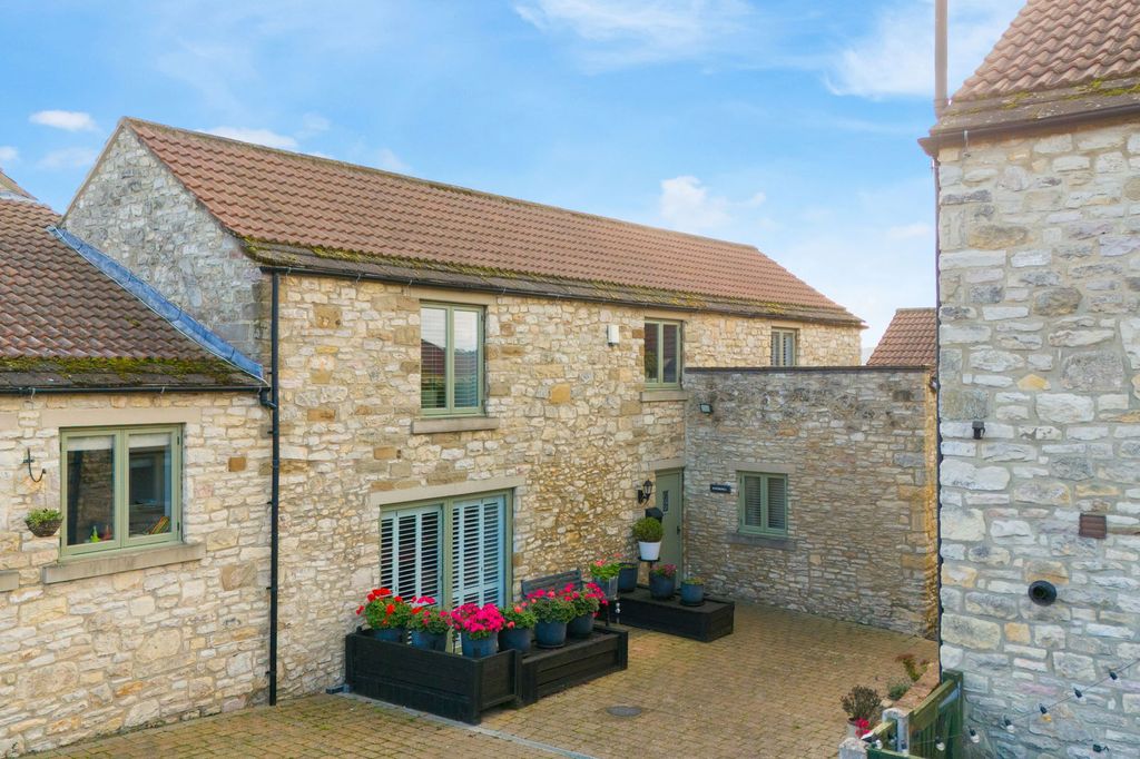 Property photo 2 of 29