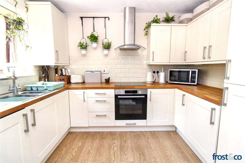 Property photo 2 of 14 Kitchen