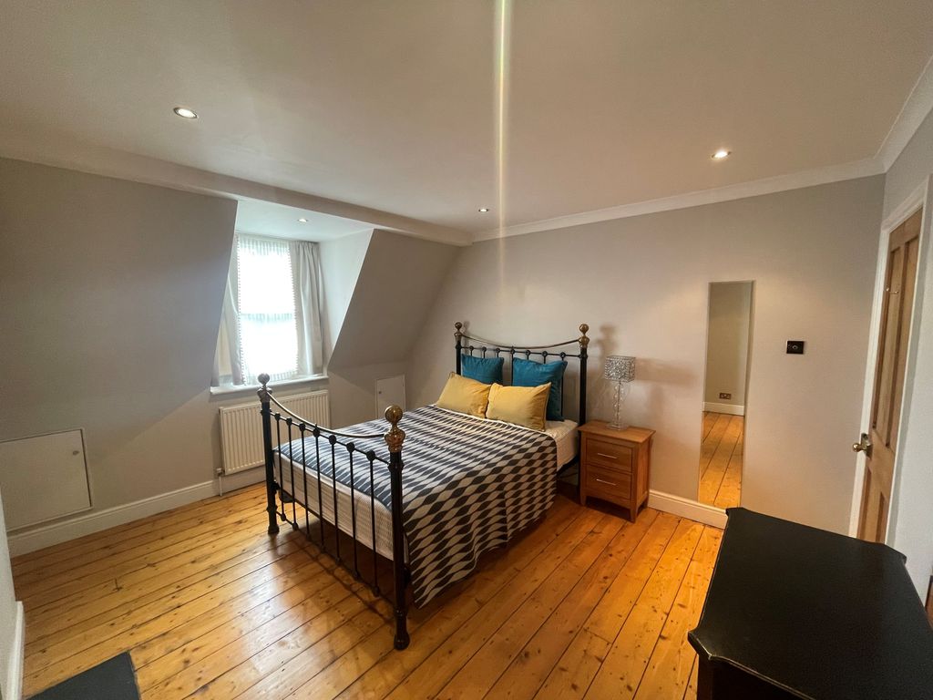 Property photo 3 of 7 Bedroom