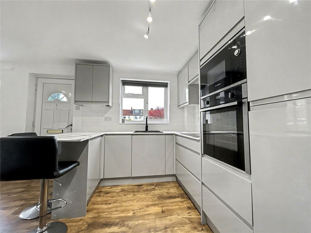 Property photo 2 of 11 Picture No. 03