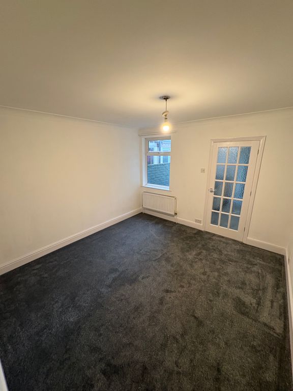 Property photo 3 of 11 Property