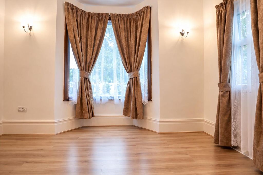 Property photo 3 of 10 Living Room