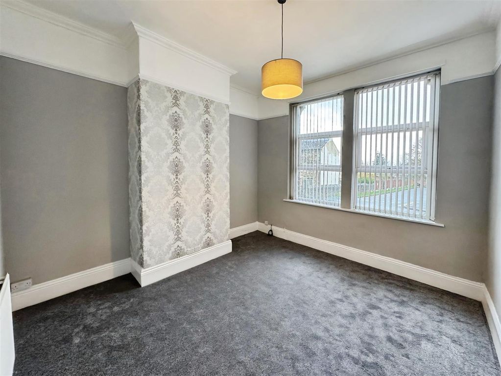 Property photo 3 of 13 Living Room