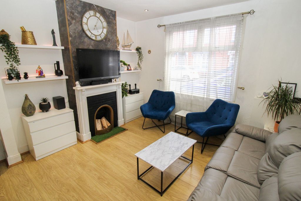 Property photo 2 of 18
