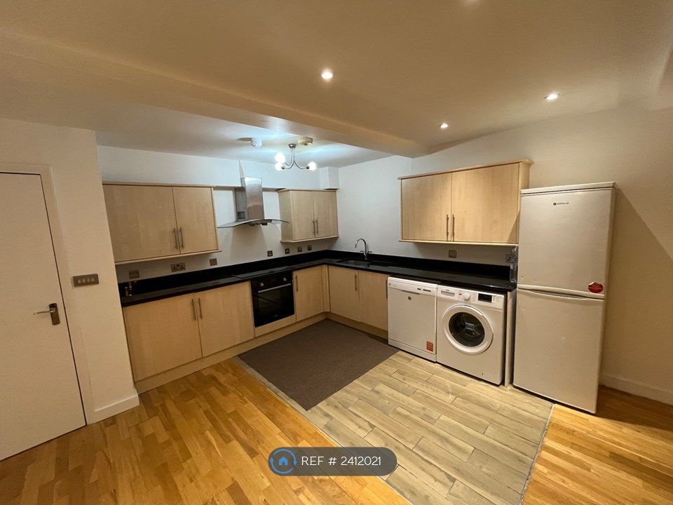 Property photo 3 of 19 Kitchen