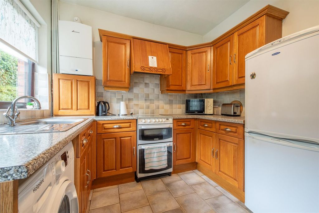 Property photo 3 of 19 Kitchen