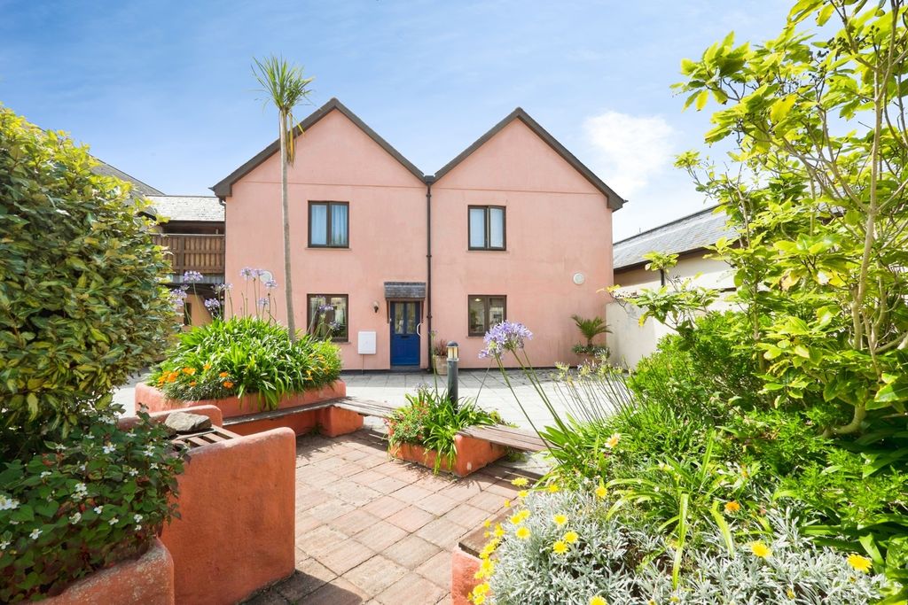 Property photo 1 of 17 Pbox-Img.Jpg