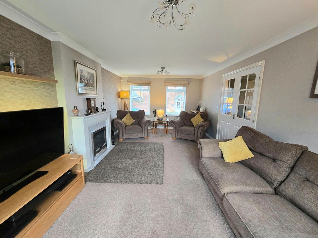 Property photo 3 of 30 Lounge