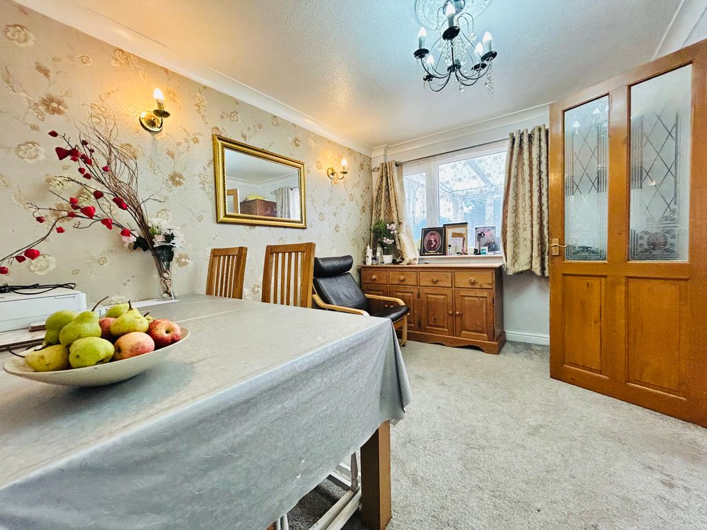 Property photo 3 of 11 Dining Room