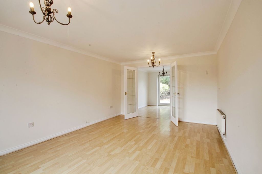 Property photo 2 of 23