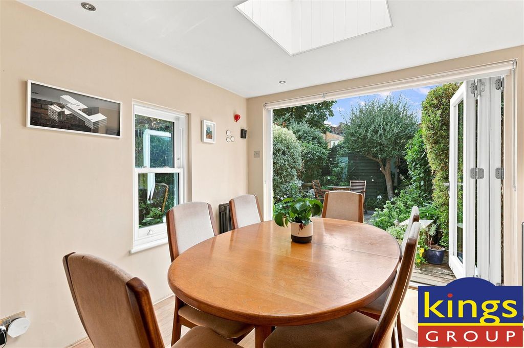 Property photo 3 of 34