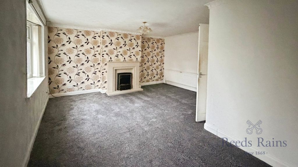 Property photo 2 of 10 Lounge