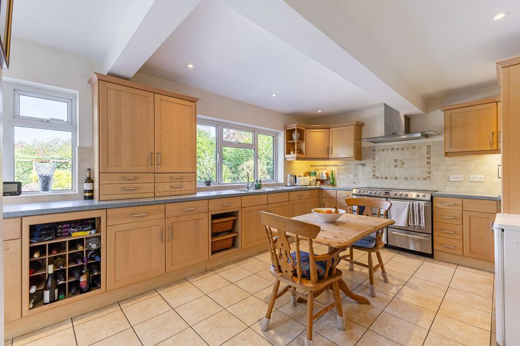Property photo 3 of 18 Kitchen/Dining