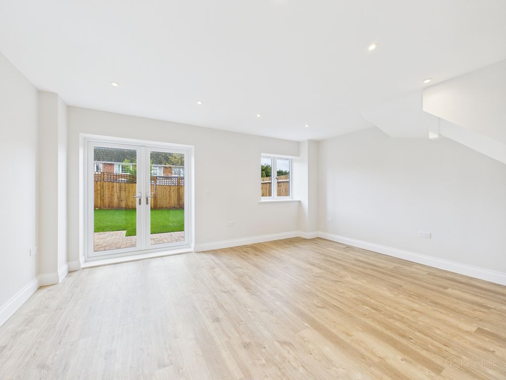 Property photo 3 of 17 Cam02119G0-Pr0530-Still017