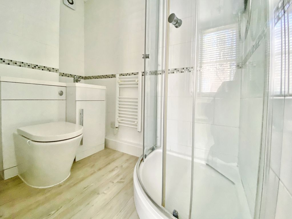 Property photo 3 of 6 Seperate Shower Room