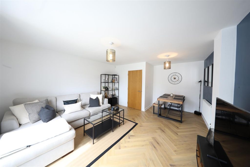 Property photo 2 of 18 Lounge Diner