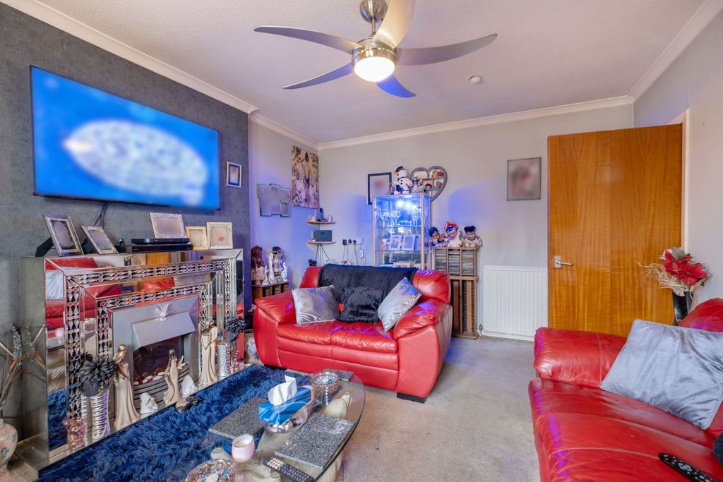 Property photo 2 of 20