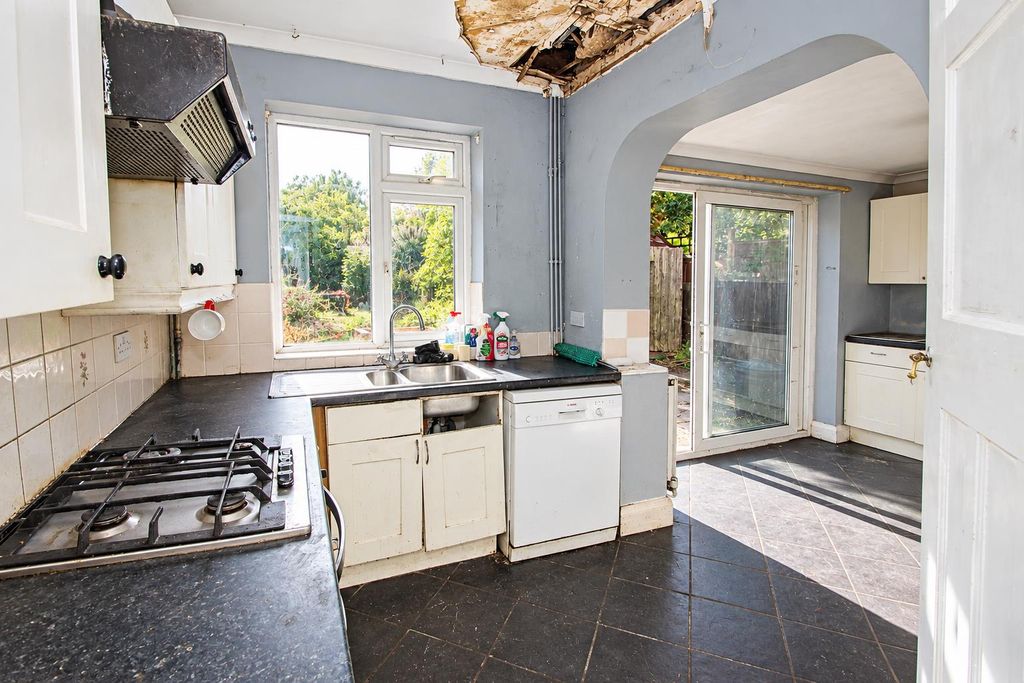 Property photo 3 of 19 Kit.Png