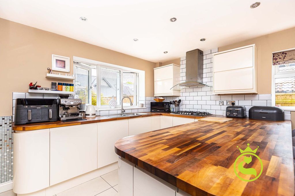 Property photo 3 of 19