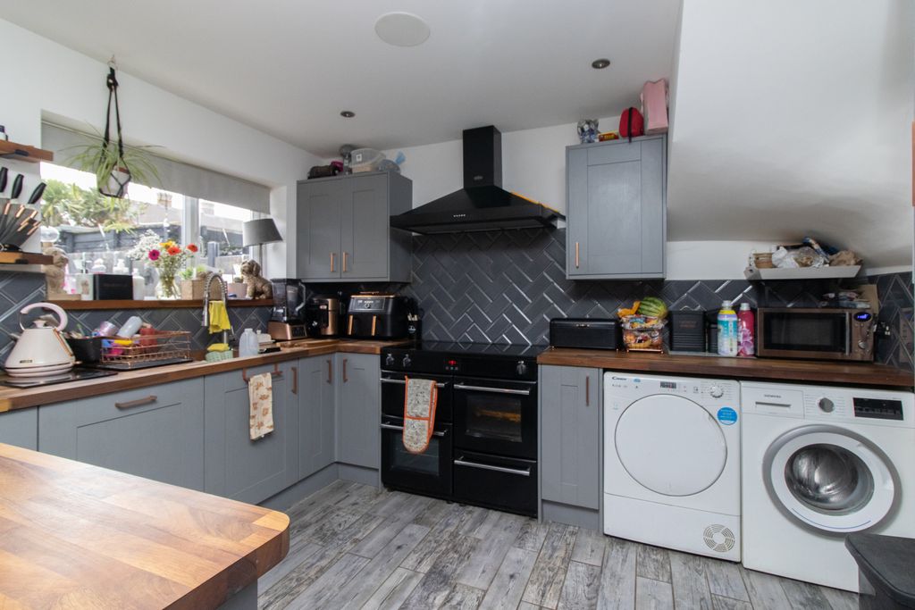 Property photo 3 of 11 Picture 3