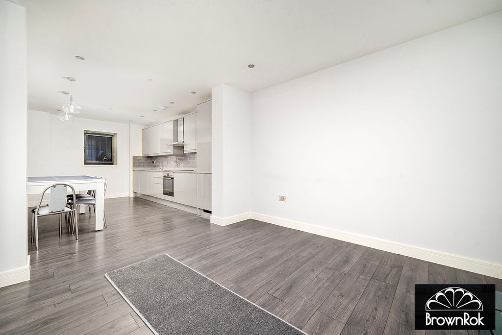 Property photo 2 of 10 W04