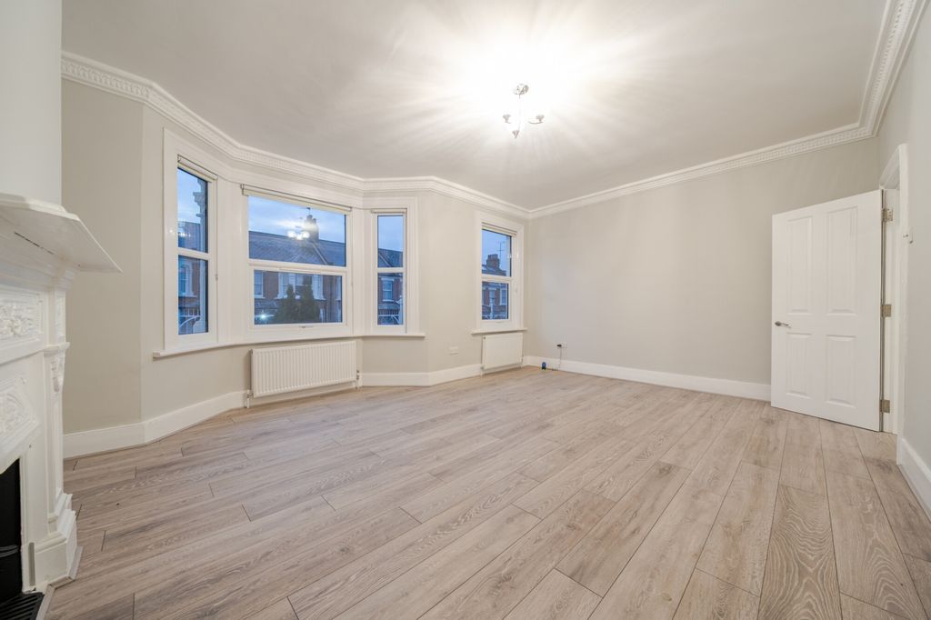 Property photo 3 of 16 1539743-2-1A17934...