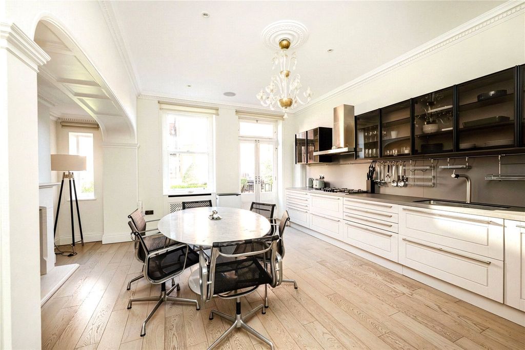 Property photo 3 of 15 Kitchen