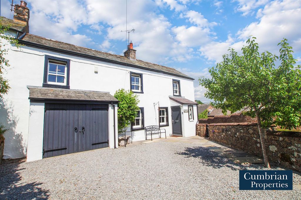 Property photo 1 of 32