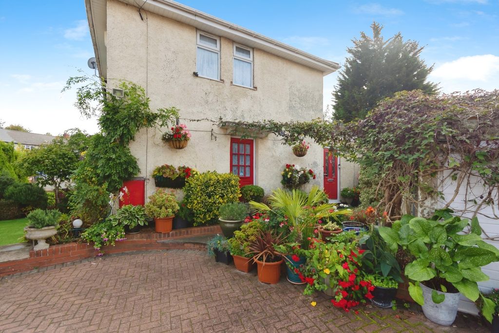 Property photo 2 of 17 Photo