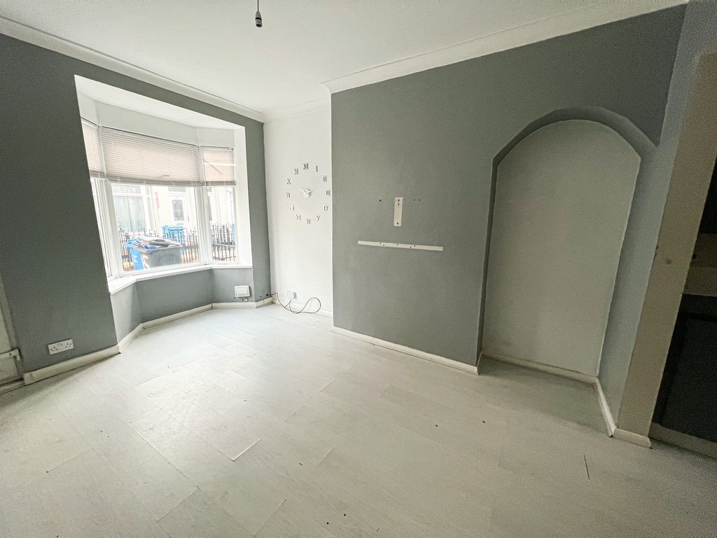 Property photo 3 of 7 Living Room