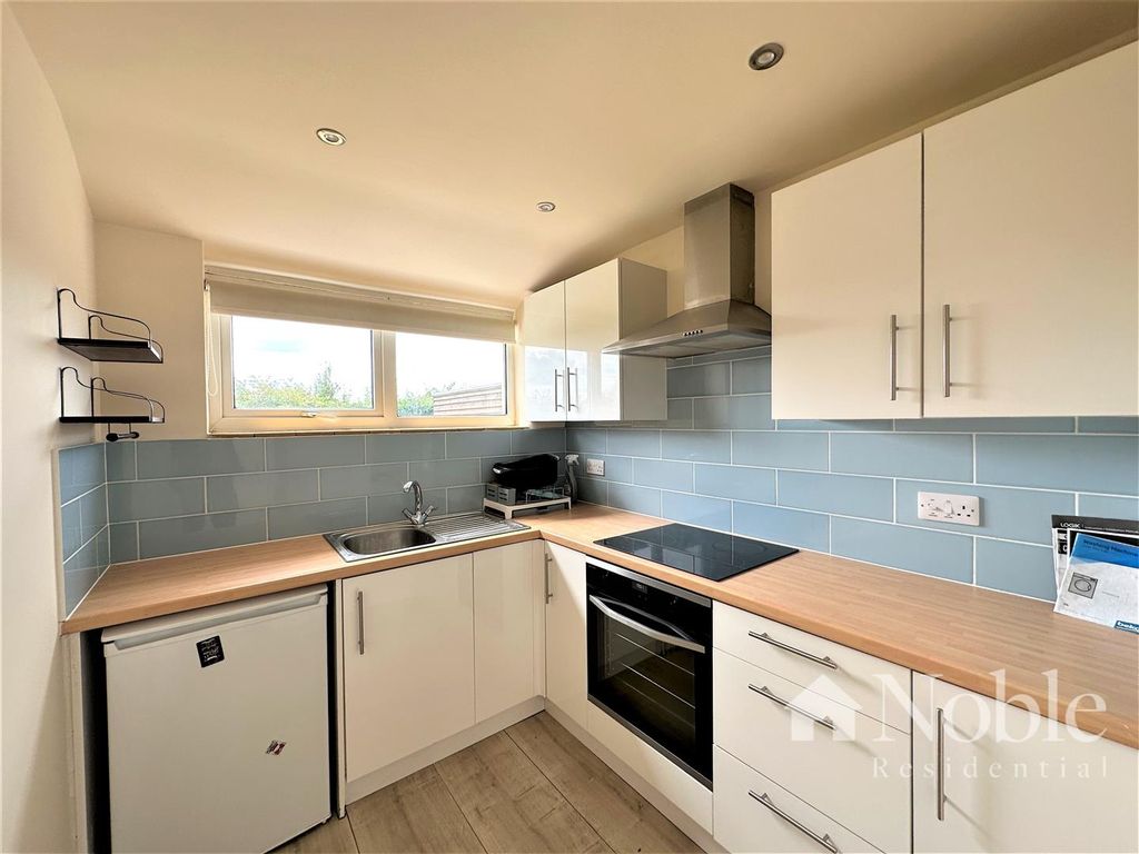 Property photo 3 of 12 Kitchen
