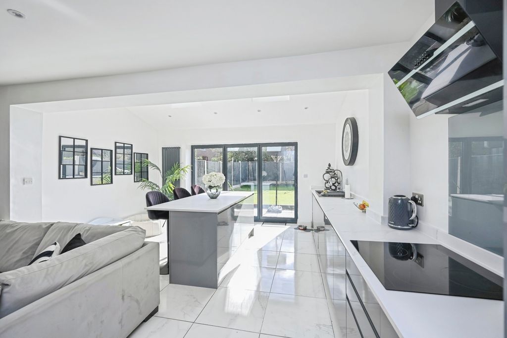 Property photo 2 of 25 Pbox-Img.Jpg