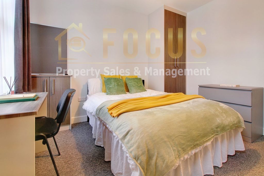 Property photo 2 of 15 Bedroom 1