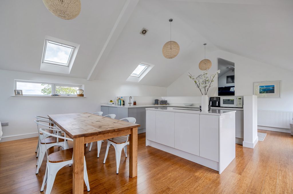 Property photo 3 of 25 1456710-9-6A021A7...