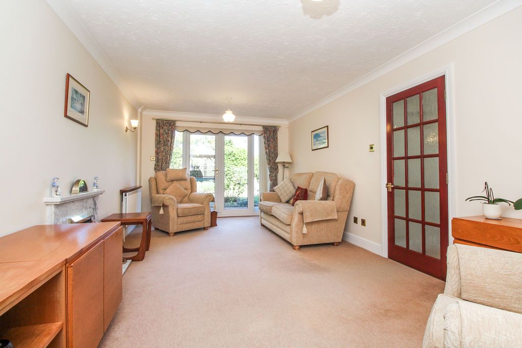 Property photo 3 of 21 Lounge