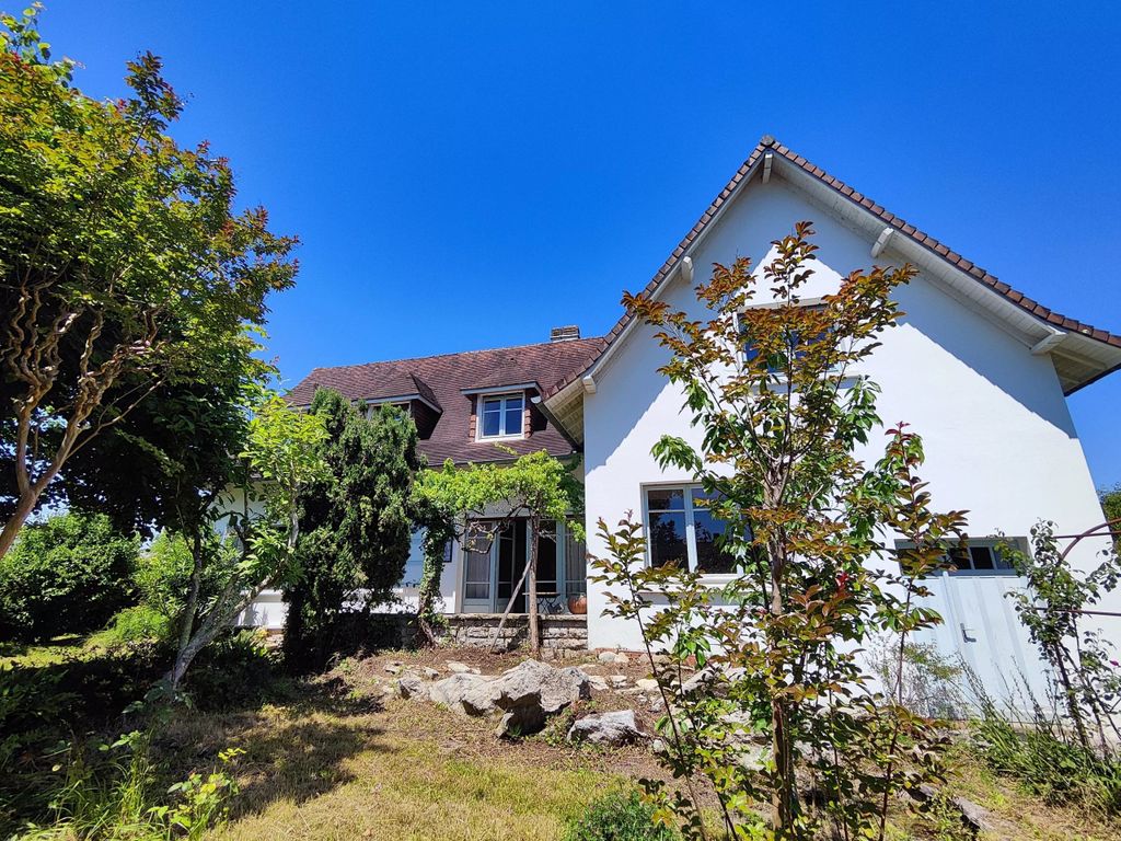 Property photo 1 of 17 Main Exterior View