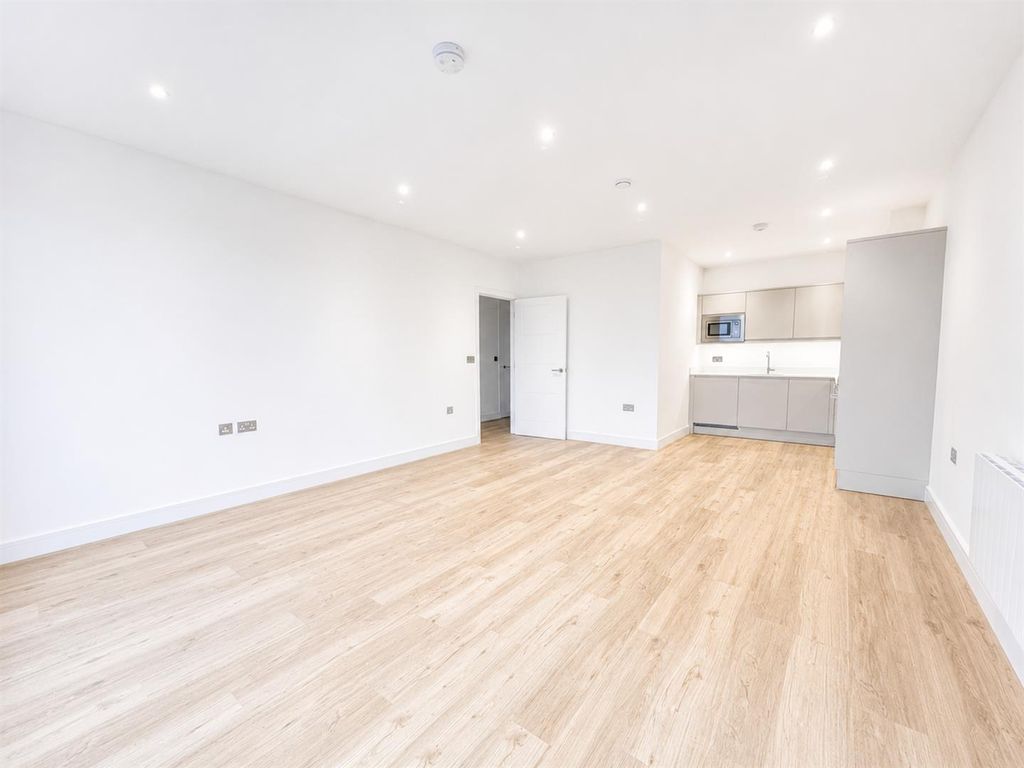 Property photo 2 of 11 45d5Af25-28Df-4E49-B705-255B16835d40.Png