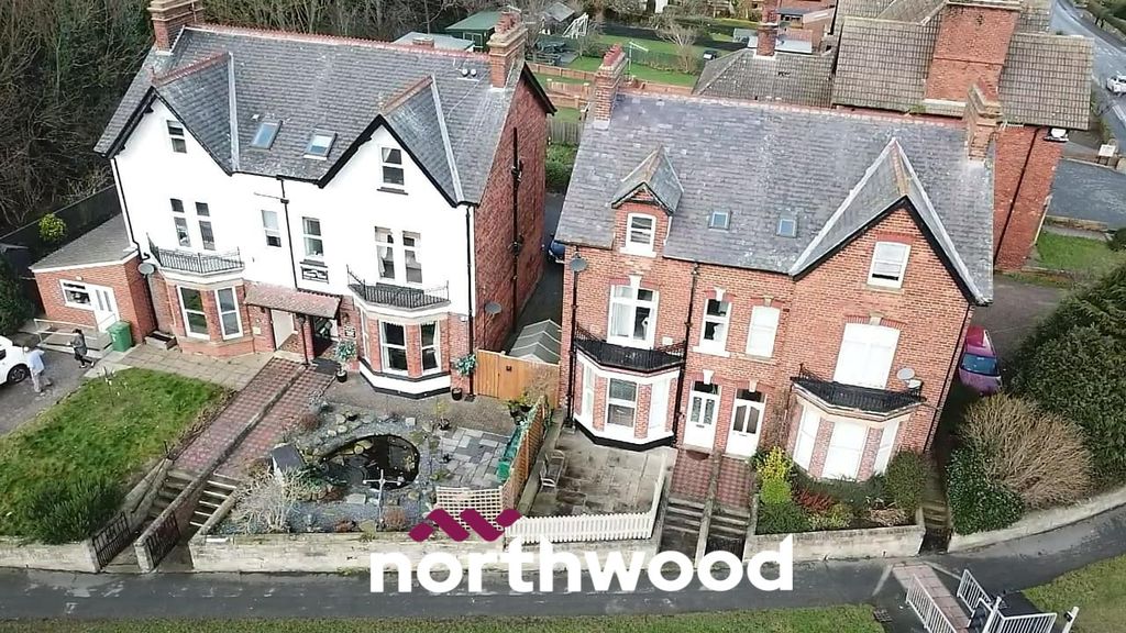 Property photo 2 of 35
