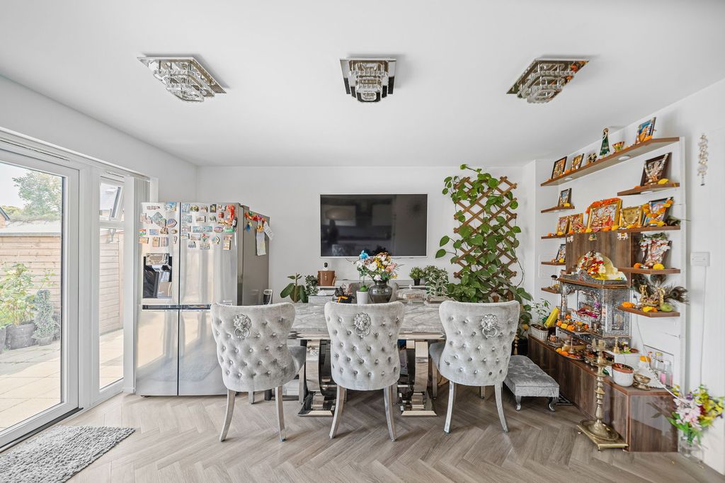 Property photo 2 of 23