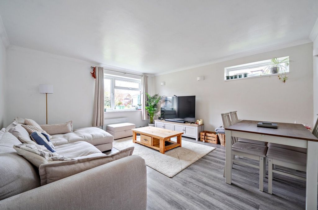 Property photo 2 of 12 1437860-10-69Cb90...