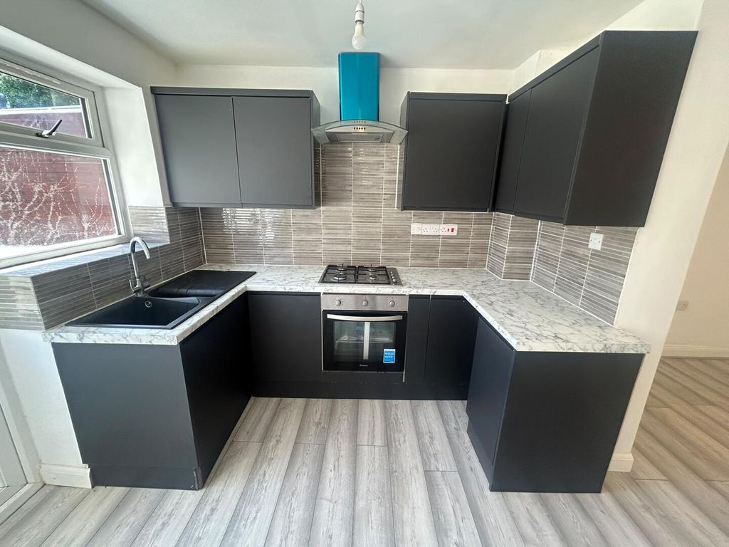Property photo 2 of 8 Kitchen