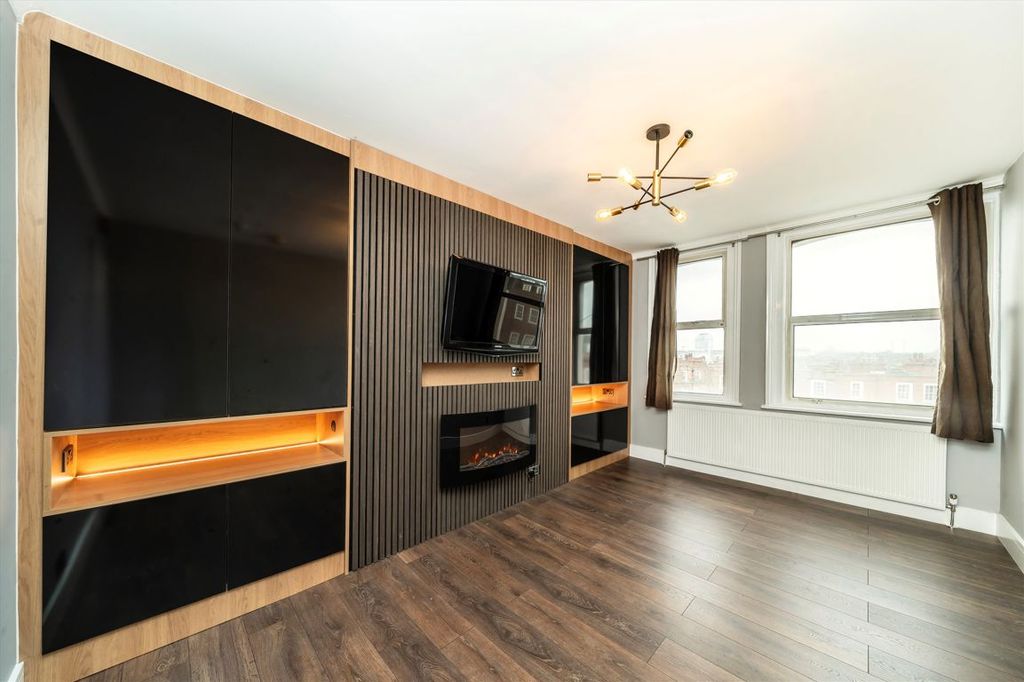 Property photo 1 of 2