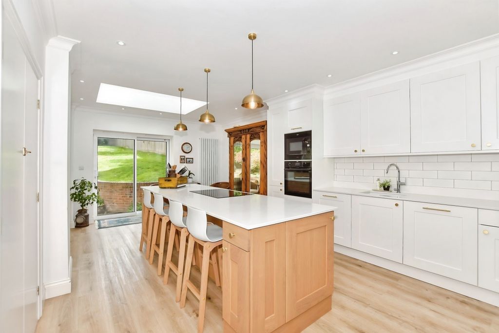 Property photo 2 of 13 Street Kitchen Use